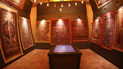 Gök Medrese'de hayata geçirilen 'Hololens' teknolojisi ziyaretçileri tarihte yolculuğ