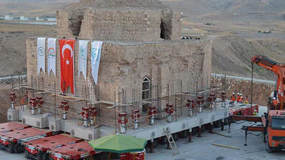 Tarihi Artuklu Hamamı Yerine İndiriliyor