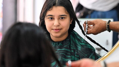 Sabırla uzattıkları saçları kanser hastalarına en anlamlı hediye oldu