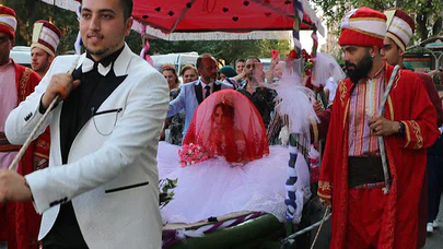 Aşkı İçin Tekneyi Karadan Yürüttü