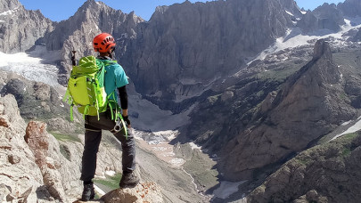 Milli dağcı Tunç Fındık, Hakkari'de kaya tırmanışı yaptı