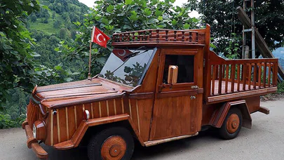 Rizeli marangozun ahşap kaplayarak kamyonete çevirdiği 1988 model otomobili ilgi görüyor