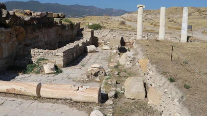 Denizli'deki antik kent Tripolis'teki depremlerin izleri gün ışığına çıkartılıyor