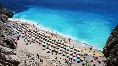 Kaputaş Plajı Benzersiz Rengiyle Göz Kamaştırıyor