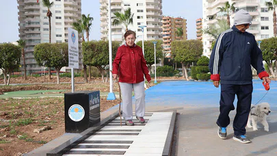 Bu Piyano Ayakla Çalınıyor