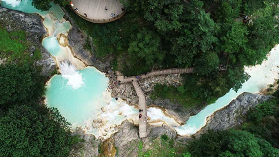 Mavigöl turkuaz rengiyle doğal güzelliğine büründü