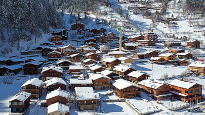 Beyaza bürünen Uzungöl'de gündüz ve gece güzelliği