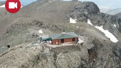 Kırklar Dağı'nın Zirvesinde Mescit