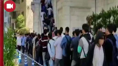 Tokyo Camiinde Cuma Namazı İzdihamı