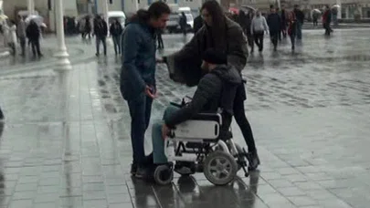 Engelli Vatandaştan Örnek Davranış