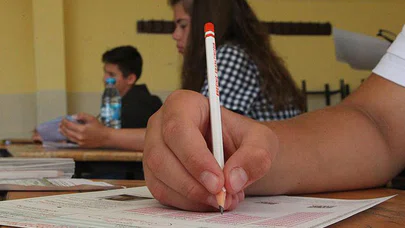 Liselere Girişte İlk Kez Uygulanan İsteğe Bağlı Merkezi Sınav Yapıldı