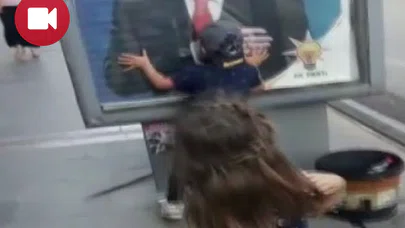 Erdoğan'ın Afişini Gören Minikler Bakın Ne Yaptı