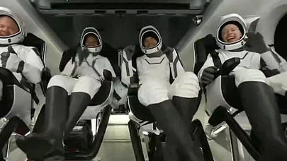 Dünya yörüngesine çıkan ilk turistler yeryüzüne döndü