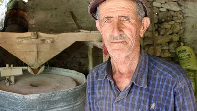 66 yıldır işlettiği üç asırlık taş değirmenin kendisinden sonra da korunmasını istiyor