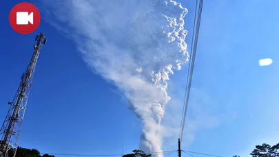 Endonezya'da Merapi Yanardağı Yeniden Faaliyete Geçti
