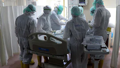 Kovid-19 yoğun bakım servisinde koronavirüsle savaştalar