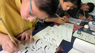 Afganistan'da çocuklara hat sanatı eğitimi