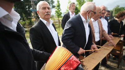 Kafkas kültürünün otantik müzikleri ve oyunları 'İhtiyar Delikanlılar' grubuyla yaşatılıyo