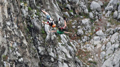 500 Metreden Atladılar: Havada Taş, Kağıt, Makas Oynadılar