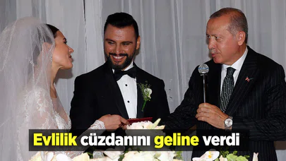 Evlilik Cüzdanını Geline Verdi