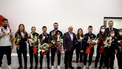 Olimpik sporcular yurda döndü