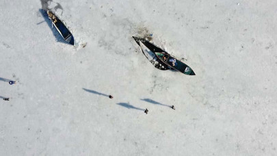 Büyük kısmı donan Beyşehir Gölü'nün balıkçıları buzların erimesini bekliyor