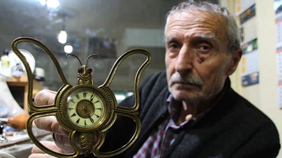 70 yaşındaki saat ustası yarım asırdır zamana ayar veriyor