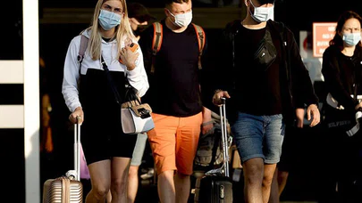 Rusya'dan ilk turist kafilesi Antalya'ya geldi