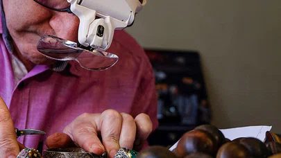 Tarihi geleneği yaşatan kalemkar ustası mesleğini gelecek nesillere aktarmak istiyor