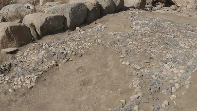 Uşaklı Höyük'te 3 bin 500 yıllık mozaik bulundu