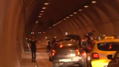 ASKER UĞURLAMASI TÜNELİ TRAFİĞE KAPATTI