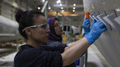 Rüzgar türbinleri İzmir'den "kanatlanıyor"