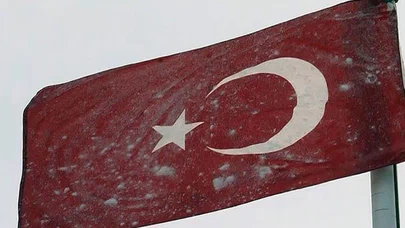 Mehmetçik'ten bayrak donduran soğukta vatan nöbeti