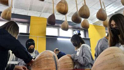 Güzel sanatlar lisesi öğrencileri çaldıkları enstrümanı kendileri yapıyor
