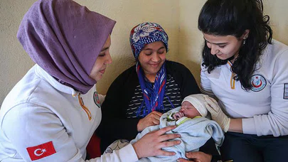 Yeni Doğan Kızına Yardıma Gelen Sağlıkçıların Adını Verdi