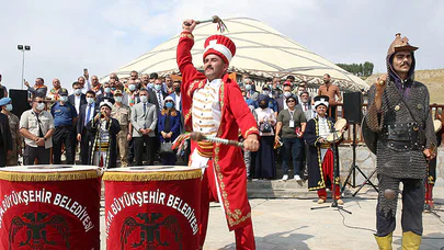 Ahlat'ta Malazgirt Zaferi'nin 950. yıl dönümü etkinlikleri başladı