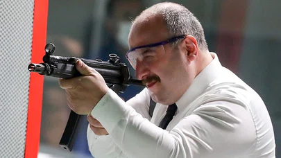 Bakan Varank, yerli balistik çözümler üreten Nurol Teknoloji'yi ziyaret etti