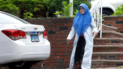 Firari FETÖ'cünün Eşi ABD'de Görüntülendi