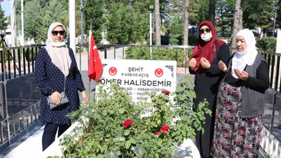 Şehit Ömer Halisdemir'in kabrine ziyaretçi akını