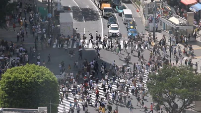 Dünyanın En Kalabalık Yaya Geçidi: Tek Seferde 2500 Kişi