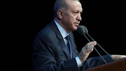 "Zulüm karşısında susanlar da en az zalimler kadar akan kana ortaktır"