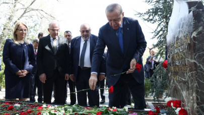 Cumhurbaşkanı Erdoğan, Alpaslan Türkeş'in kabrini ziyaret etti