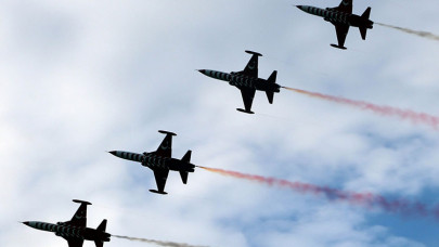 Türk Yıldızları Amasya semalarında gösteri yaptı