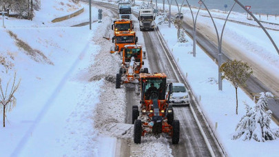 Karayolları ekipleri, Doğu'daki 6 ilde 320 iş makinesiyle karla mücadele edecek