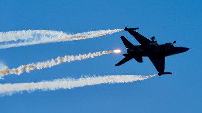 SOLOTÜRK İstanbul Boğazı'nda selamlama uçuşu gerçekleştirdi