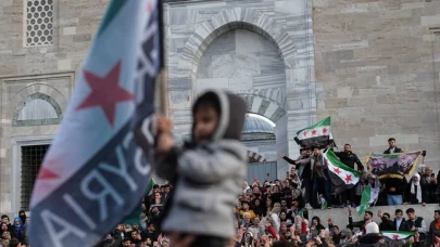 Türkiye'deki Suriyeliler sokaklara döküldü! Esed'in gidişini böyle kutladılar
