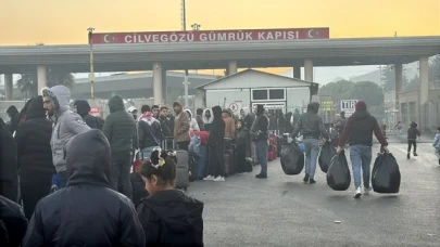 Sınır kapılarında yoğunluk Suriyeliler ülkelerine dönüyor