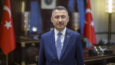 Canlı yayın sırasında fenalaşan Cumhurbaşkanı Yardımcısı Fuat Oktay, ambulansla hastaneye kaldırıldı.