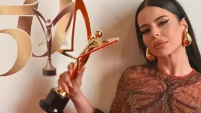 Simge Sağın Altın Kelebek’te Göz Kamaştırdı! İrem Derici’nin Fıstık Gibi Yorumu Olay Oldu