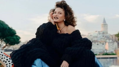 Serenay Sarıkaya’dan Yorganlı Poz! Ayrılığın Ardından Kendinden Razı Olduğunu Söyledi